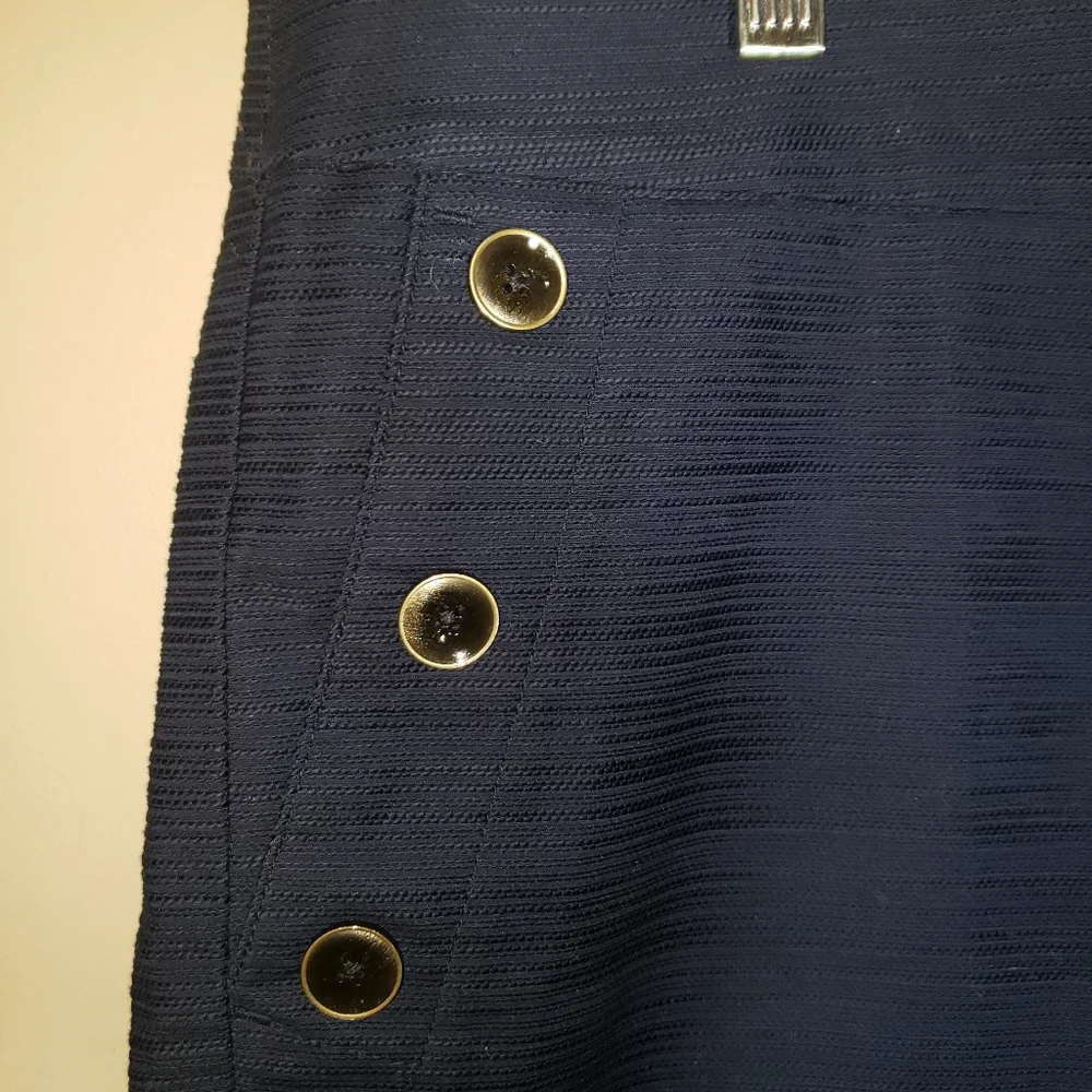 Ann Taylor Women's Navt Blue Shorts Size 16 - Picture 3 of 4